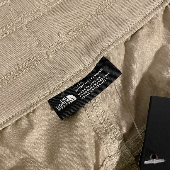 The North Face Aphrodite Motion Bermuda Shorts NWT - Picture 9 of 12